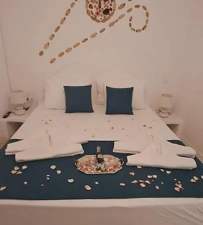 Semesterbostad Atlantida Spacious Flat Fira (Santorini)