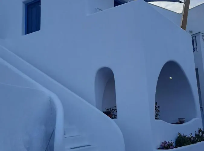 Atlantida Spacious Flat Fira (Santorini)