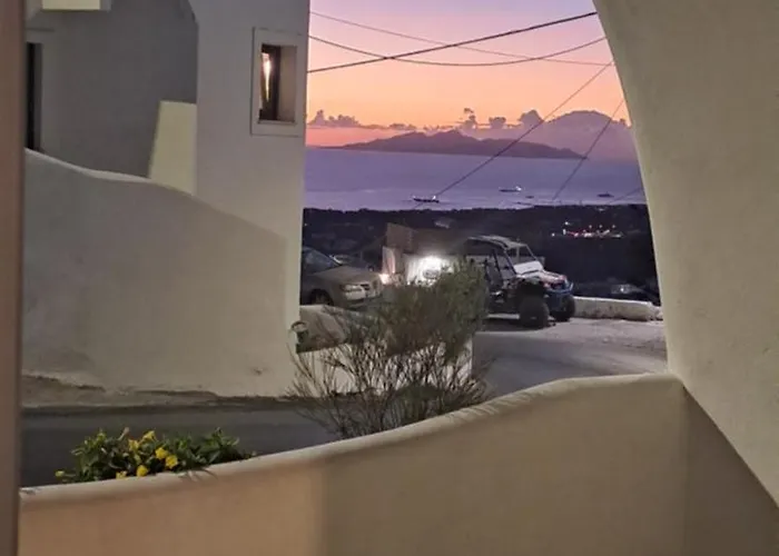 Atlantida Spacious Flat Fira (Santorini)